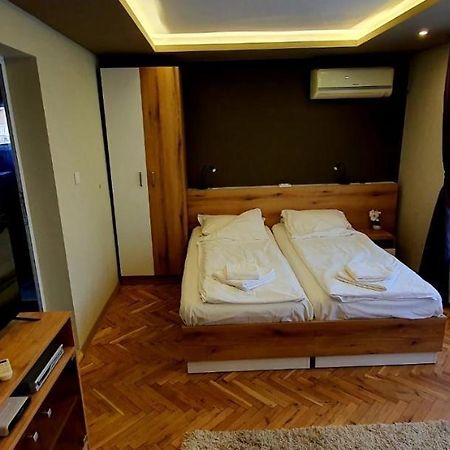 Ivet Guest Rooms Varna Bagian luar foto